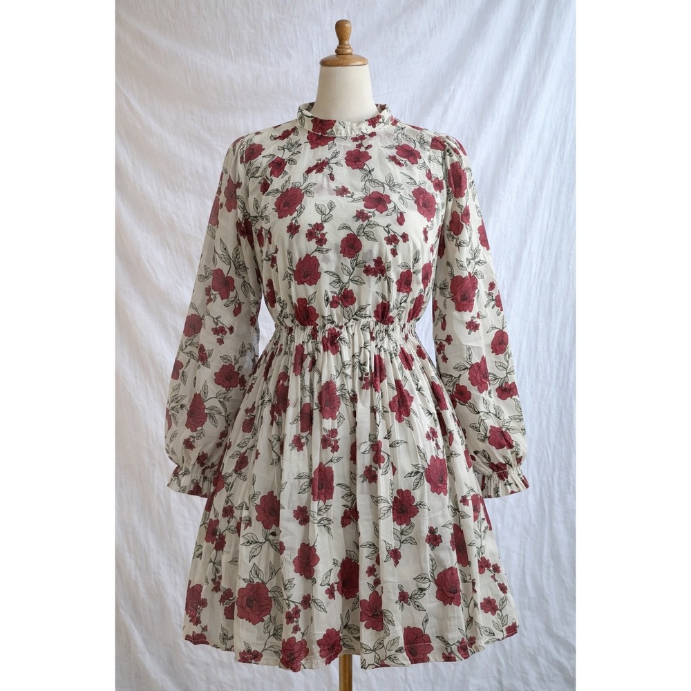 Forever 21 Floral 2 Piece Set Womens Small Cream Red Rose Mock Neck Skirt & top